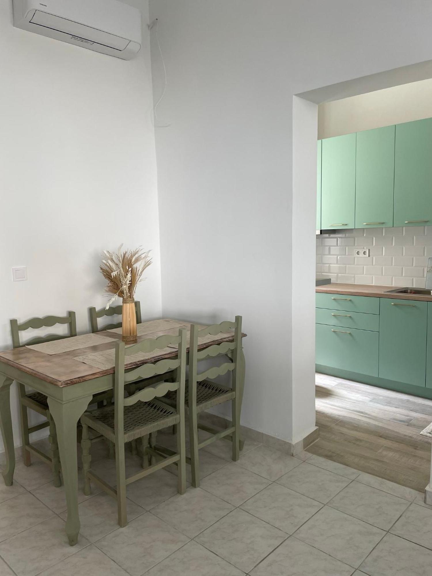 Piraiki Coastal Apartment *